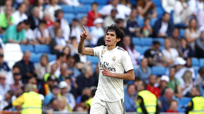 因为玻璃人的属性,巴列霍很少获得出场机会.如今皇马四大皆空,又因为