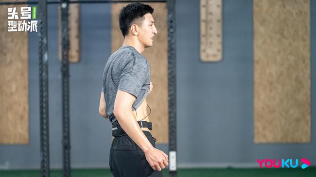 金瀚露腹肌众人羡慕不已 沈梦辰哪吒头尬演偶像剧