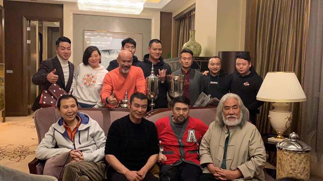 龙武极襄阳站举行称重仪式 张纪中携手张帅可亮