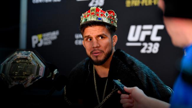 2020ufc雏量级最新排名_UFC雏量级排名第一的高手,惨遭神龙摆尾爆头!