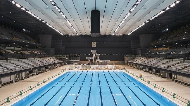 最先开放的两个场地为皮划艇回旋中心和水球中心