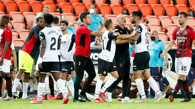 米兰瓦伦火爆冲突