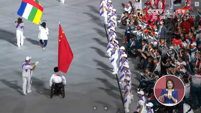 张雪梅担当东京残奥会闭幕式中国代表团旗手