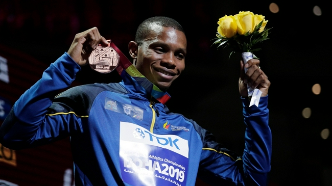 世锦赛200米铜牌遭街头射杀总统愤怒发誓追凶