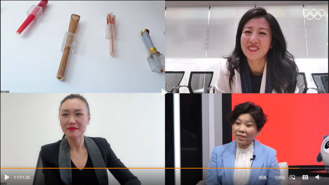 吴静钰晒家中收藏的火炬