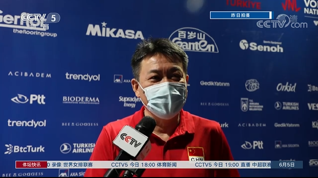 中意之戰后女排主帥蔡斌接受央視記者采訪