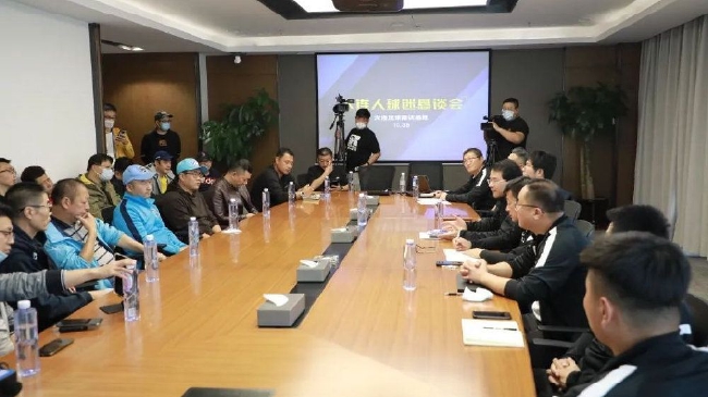 坦诚相见 开诚布公--大连人举办赛季第2次球迷恳谈会_中超_新浪竞技风暴_新浪网