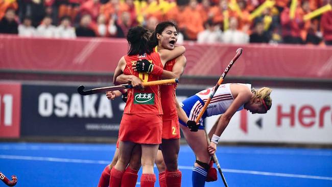 FIH世界曲棍球超级联赛（中国站）近日在常州武进揭幕，中国队与英国队的比赛在常规时间双方战平，在决定胜负的23米球决胜中，中国队1分惜败。