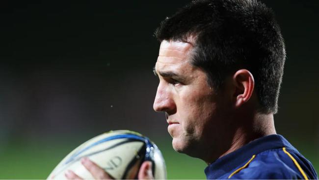 是新西兰名宿肖恩-霍兰, 他曾带着新西兰女子橄榄球队拿过奥运会银牌