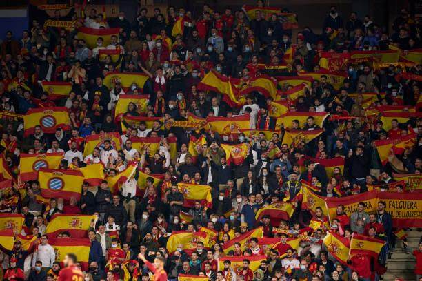 西班牙18年后再次到加泰踢球 这次球迷全力支持！