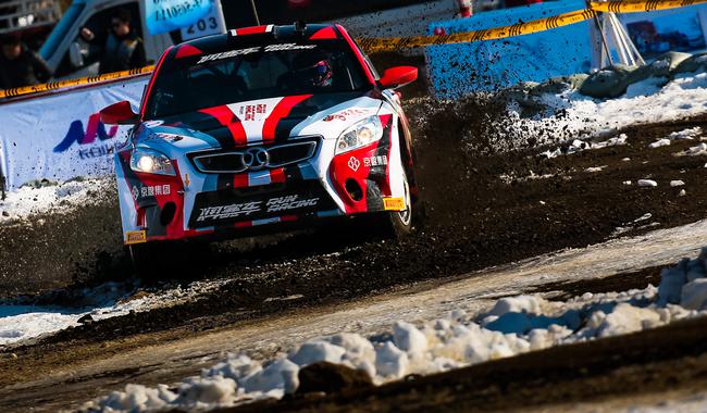 超级短道赛张国宇/李佳润凭借1分58秒的成绩名列第一