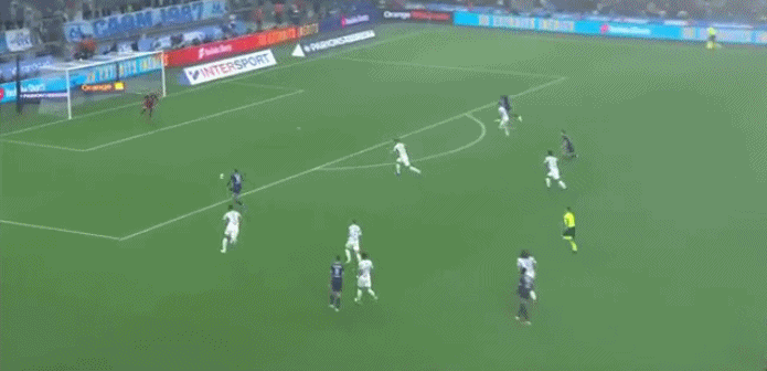 内马尔造乌龙被吹