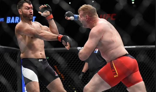 2016年UFC在汉堡首秀的头条大战是安德烈VS巴奈特的重量级对决