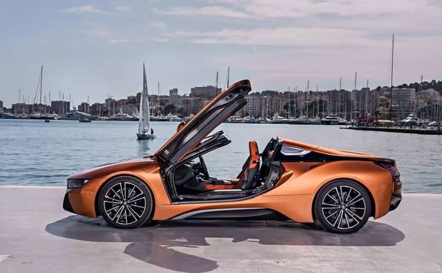 创新BMW i8敞篷跑车上市