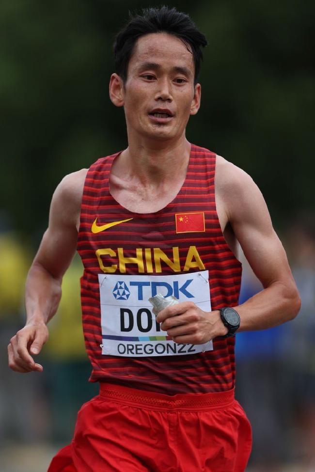 35岁的老将董国建第23名完赛