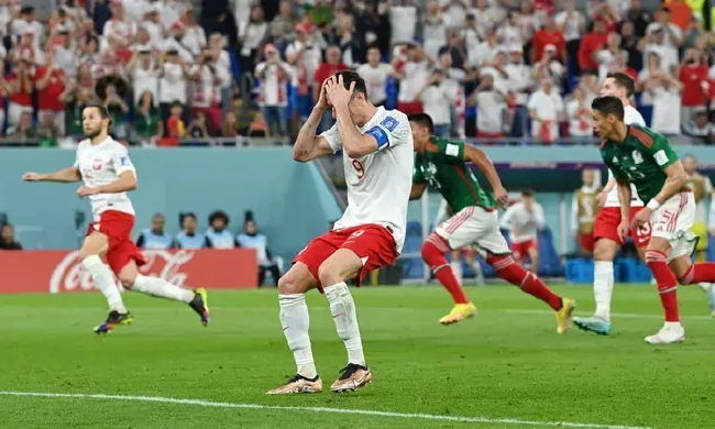 世界杯-莱万造点却射失点球 波兰交白卷平墨西哥！