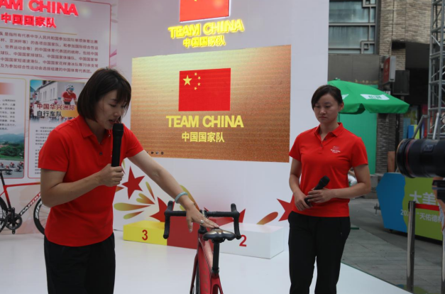 钟天使宫金杰西宁宣传自行车 推广国家队品牌