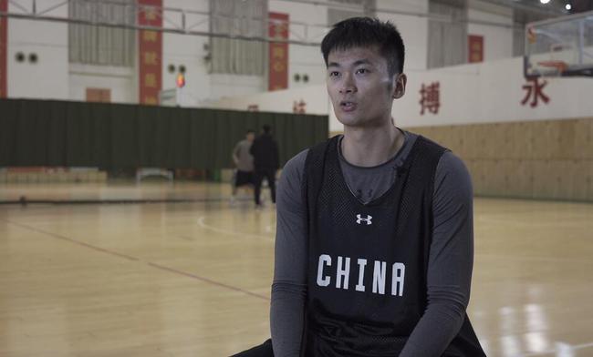 中国篮协在济南举办了三人篮球运动员选拔训练营,近日训练营球员郑毅