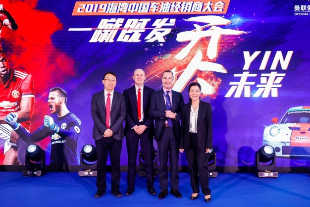 从左至右:海湾中国总经理刘亚光先生,曼联全球客户总监ben bradly先生