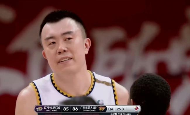 手太抖了!落后1分时韩德君连续三罚不中!