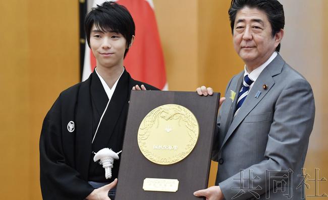 羽生结弦在首相官邸获颁国民荣誉奖