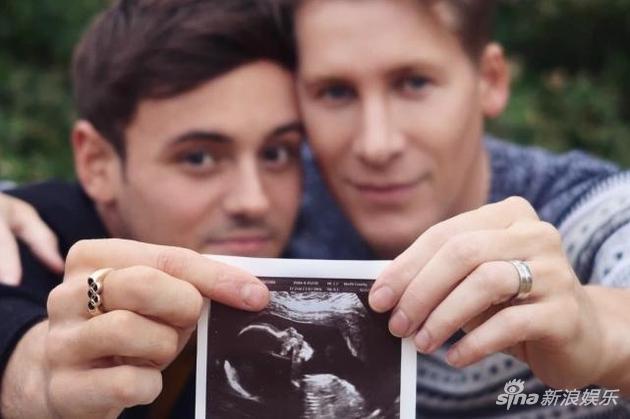 2018年2月14日，戴利和老公布莱克通过社交媒体宣布代理孕母有了第一个宝宝