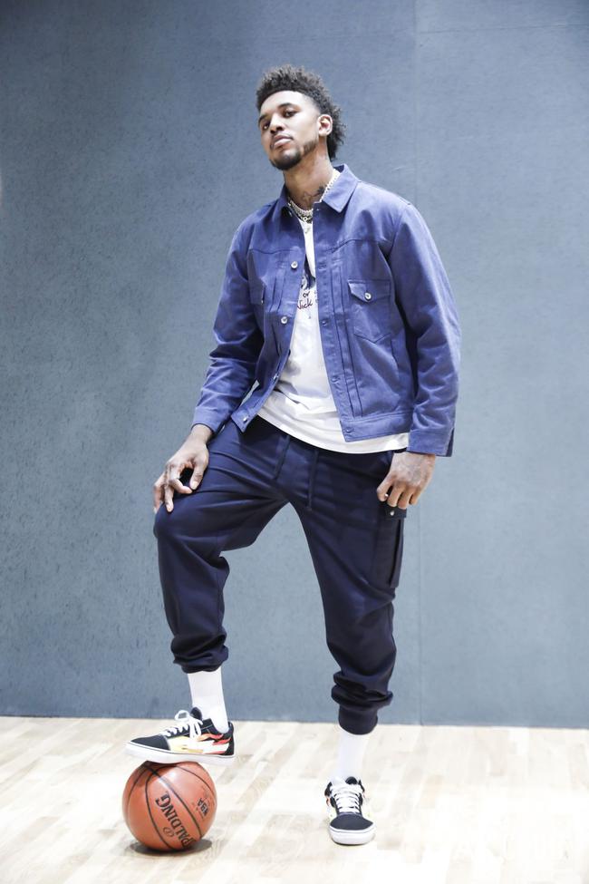 nba球员尼克杨抵沪开启中国行 联手硬汉男装发布系列