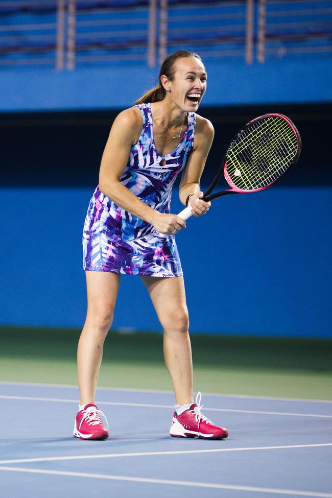 辛吉斯携一家三口亮相深圳 对小克复出表示惊讶_wta赛事新闻_新浪竞技