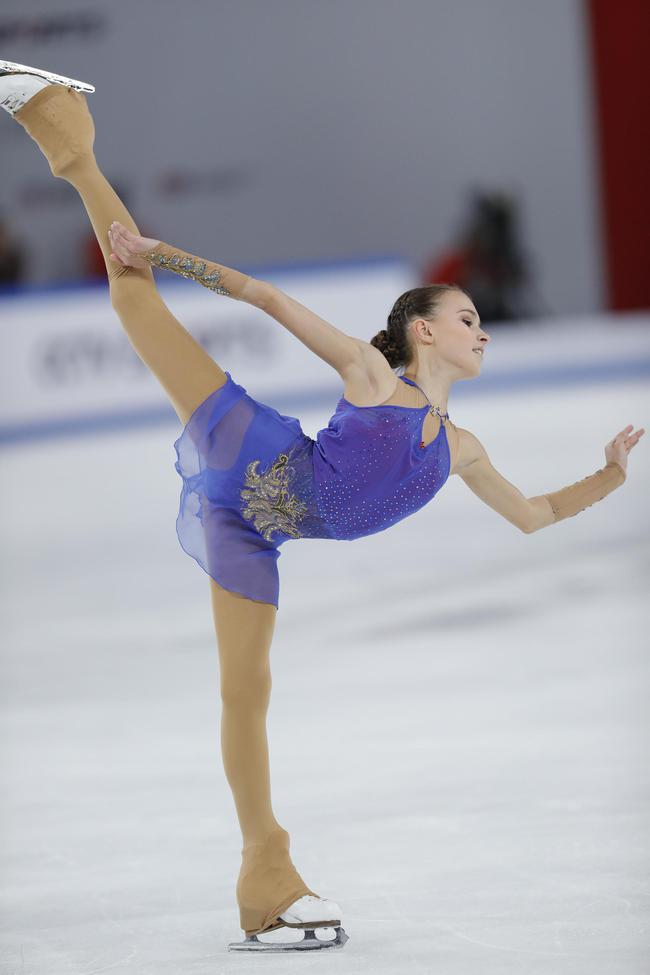 花滑千金再演换装秀中国冰迷送重磅大礼图