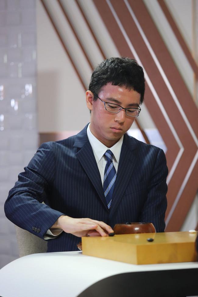 一力辽:预计更多棋战在网上进行 广泛引入有难度