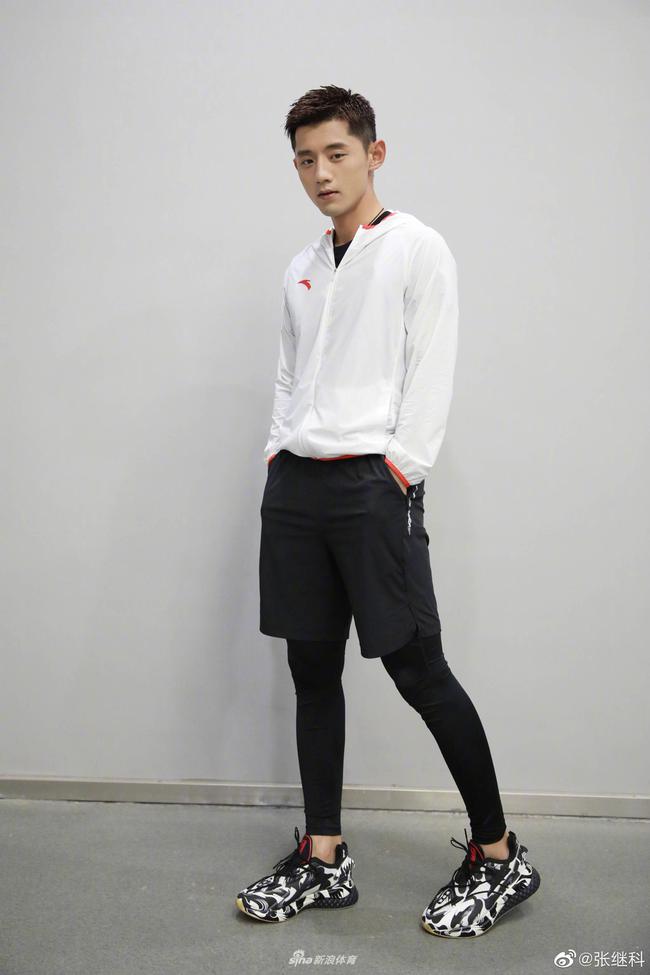 日本教头盛赞张继科反手拧拉可用张继科命名