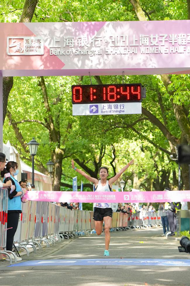 相比普通马拉松赛事,本次赛事仅接受女性运动员参赛,为保障2021上海