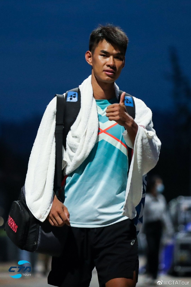 "学长"吴昊将在男单和男双决赛中面对自己的"师弟"莫业聪