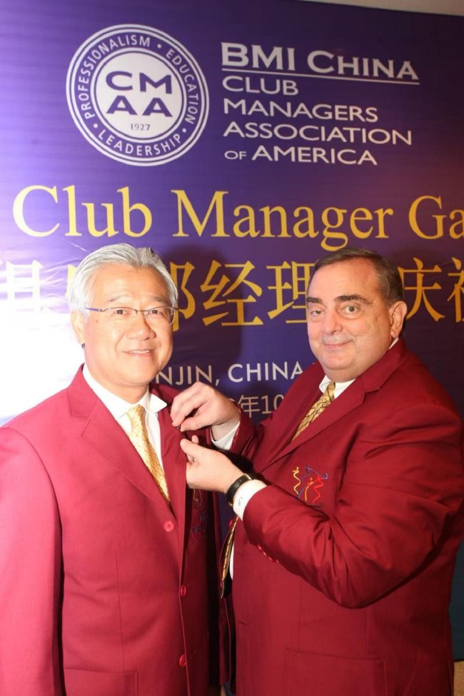 祖-普爾祖為戴耀宗佩戴CCM徽章