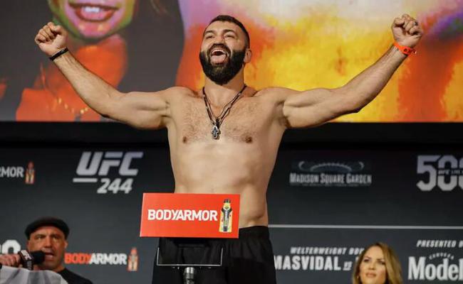 “牛头犬”阿尔洛夫斯基将出战UFC格斗之夜174