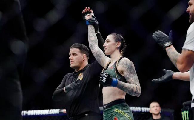 梅根-安德森 希加拉-尤班克斯ufc格斗之夜151回归