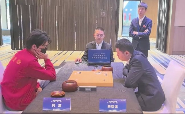 上班吃口早餐被直接开除！老板强硬辞退，最后反倒赔偿8000元