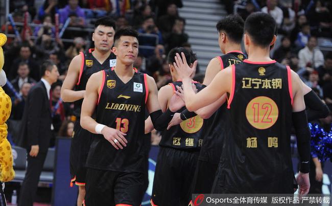 辽宁队穿上了冠军版球衣