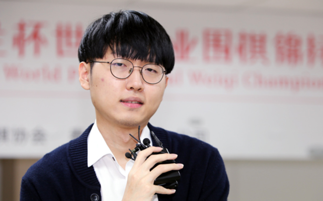 ▲本月12日是应氏杯半决赛,20日是春兰杯半决赛,连续进入决赛的申真谞九段。