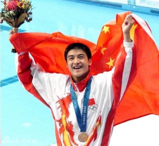 2000年悉尼奥运会，李宁的“中国龙服”成为千禧年的体育ICON