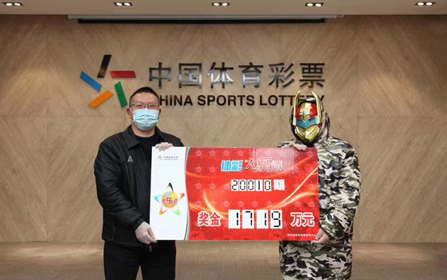 大奖得主兑奖