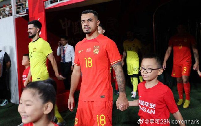 李可社媒曬圖:終於再一次自豪地披上國字隊的波衫 - 新浪香港