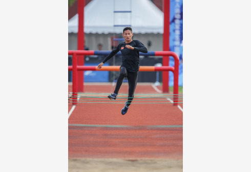 军事五项——潘玉程打破男子个人全能障碍跑记录