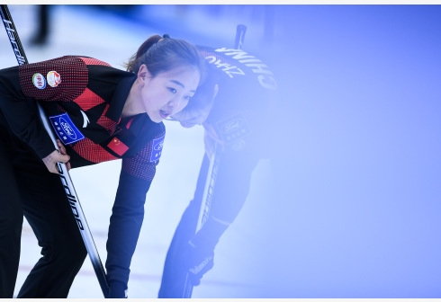 青海国际冰壶精英赛半决赛【¨中国队】 中国女队惜败韩国女队〈将在