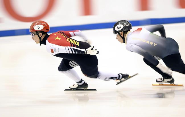 武大靖在比赛中