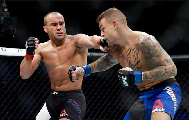 阿尔瓦瑞兹与普瓦里尔在UFC211中的首次交锋