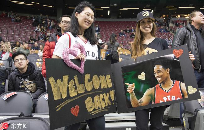 猛龙球迷欢迎德罗赞回归