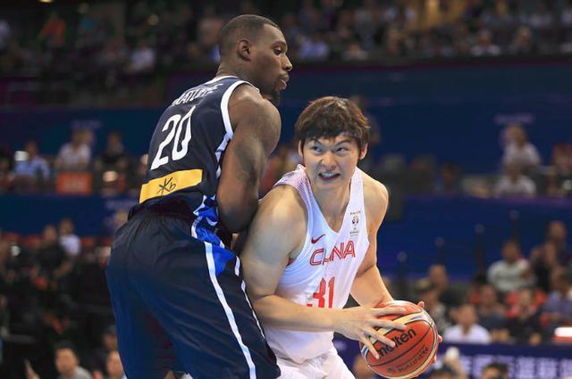 拉特利夫防守王哲林