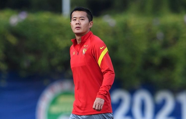 记者：黄博文担任U19国足教练有啥奇怪的吗？！