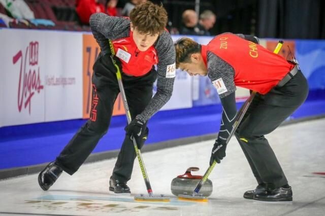 邵致霖和邹强擦冰